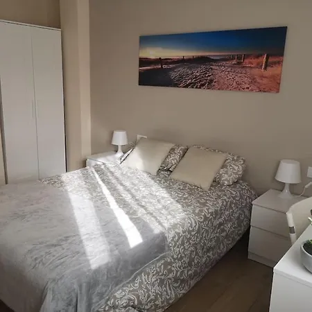 Piso Completo Grande 6 Habitaciones, 13 Plazas *