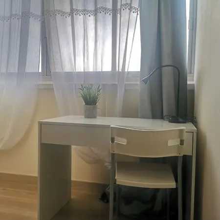 Piso Completo Grande 6 Habitaciones, 13 Plazas *