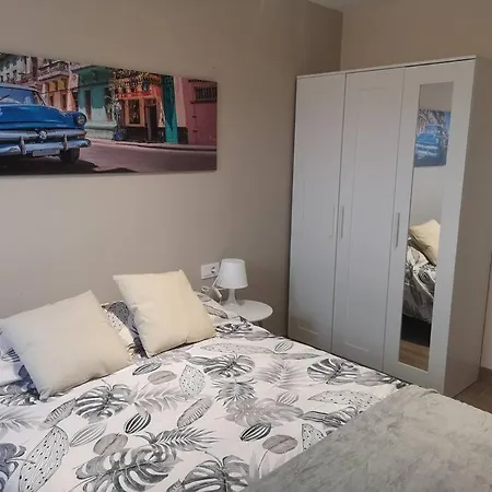 Piso Completo Grande 6 Habitaciones, 13 Plazas *